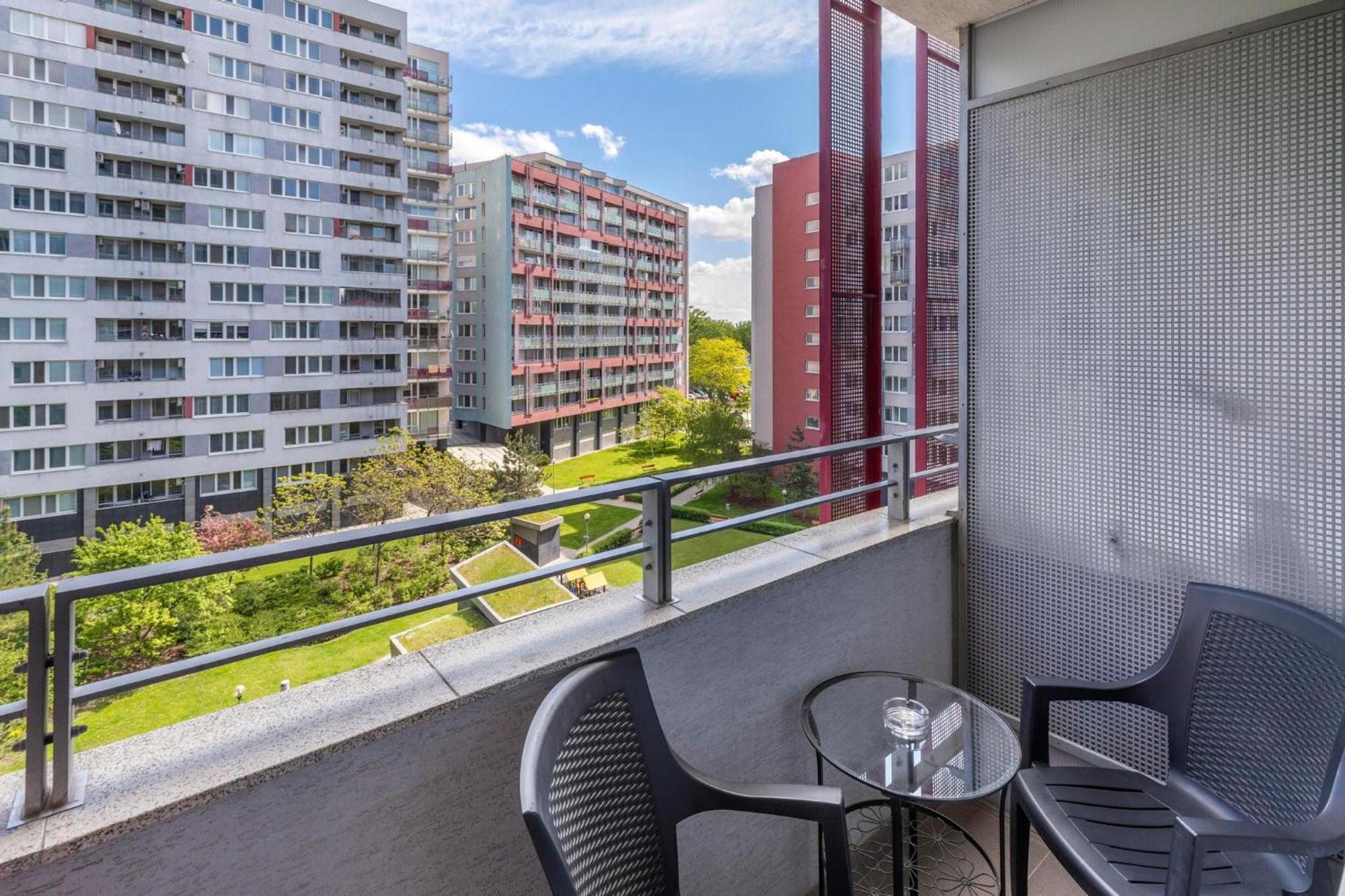 Tomato Apartment - With Free Parking Bratislava Exterior photo